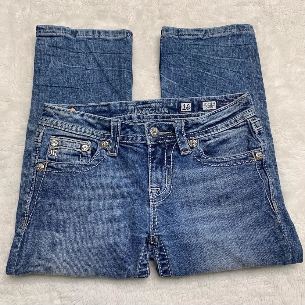 Miss Me Girl's Blue Floral Embroidered Capri Jeans Size 16 x 17” - Picture 2 of 7